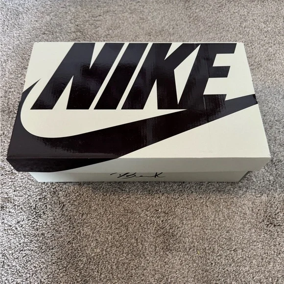 Nike Men’s Devin Booker signature shoe Book 1 Sneakers with Orange Logo - Picture 6 of 8